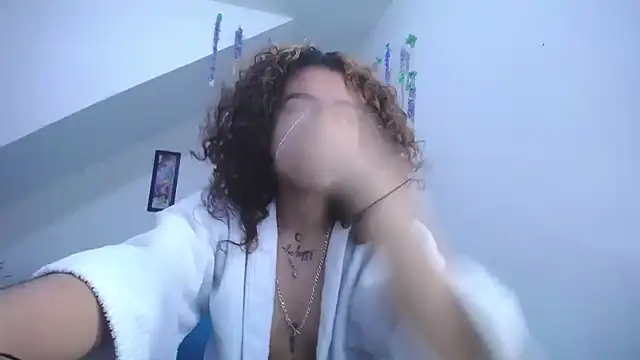 Snapshot of diamonmeli chatting on January 2025 05:11:01 PM diamonmeli online show from January 2025 05:11:01 PM