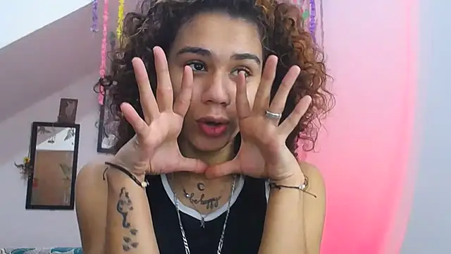 Snapshot of diamonmeli chatting on January 2025 06:32:02 PM diamonmeli online show from January 2025 06:32:02 PM