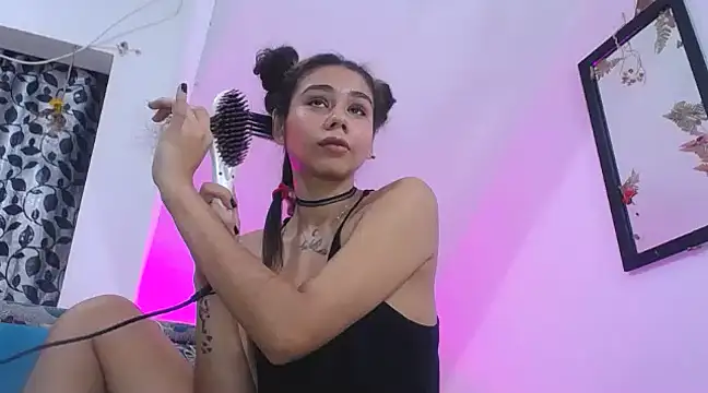 Snapshot of diamonmeli chatting on February 2025 06:17:01 PM diamonmeli online show from February 2025 06:17:01 PM