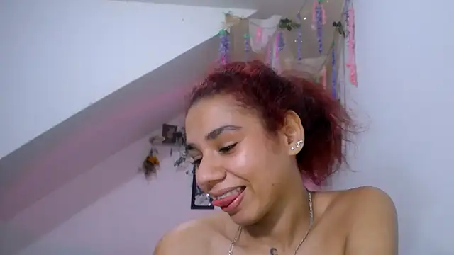 Snapshot of diamonmeli chatting on March 2025 08:54:02 PM diamonmeli online show from March 2025 08:54:02 PM