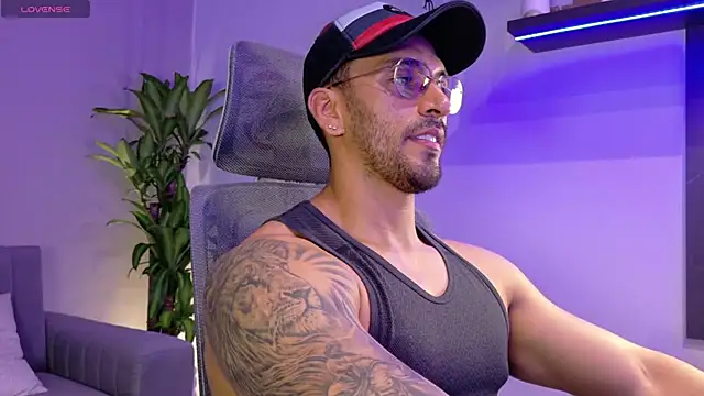 Snapshot of tony_muscle chatting on June 2026 07:14:01 PM tony muscle online show from June 2026 07:14:01 PM