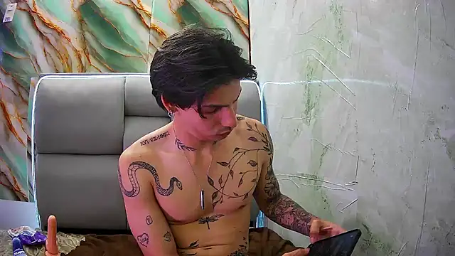 Apolo Hidalgo01 online show from February 2025 07:10:02 PM