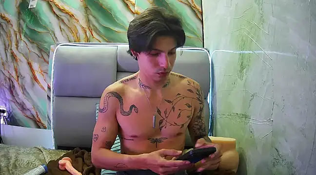 Apolo Hidalgo01 online show from February 2025 07:38:01 PM