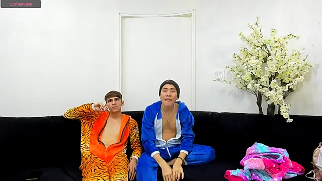 StrawwBoys online show from September 2025 10:15:01 AM