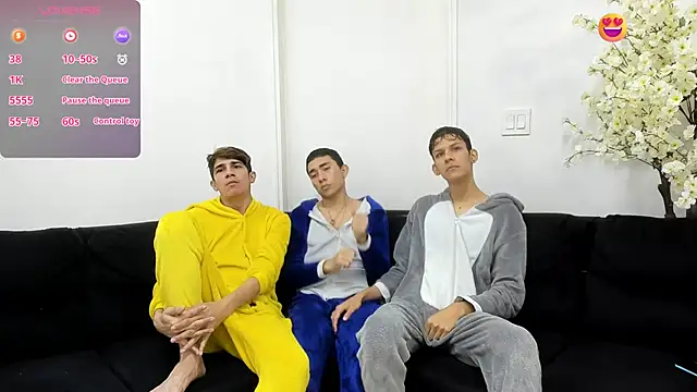 StrawwBoys online show from October 2025 10:45:02 AM