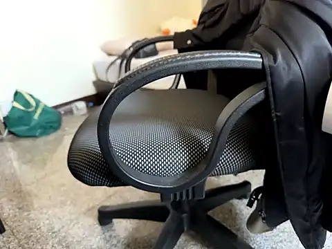 Snapshot of Ryan67533 chatting on January 2025 04:56:01 AM Ryan67533 online show from January 2025 04:56:01 AM