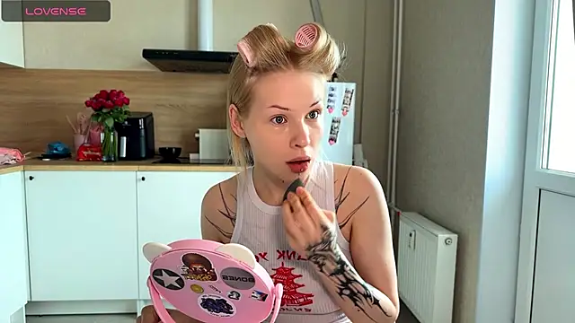 lisa barbie online show from May 2026 08:01:01 AM