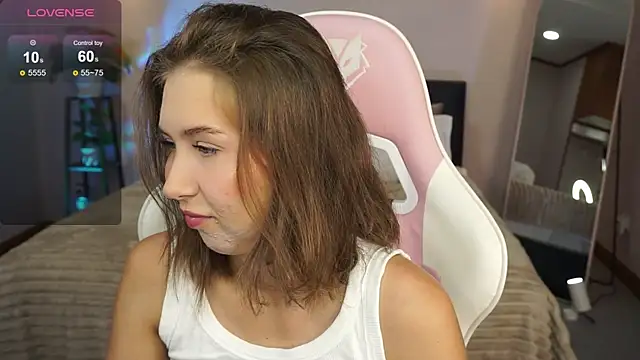 Snapshot of LinaSiren chatting on December 2024 03:18:02 AM LinaSiren online show from December 2024 03:18:02 AM