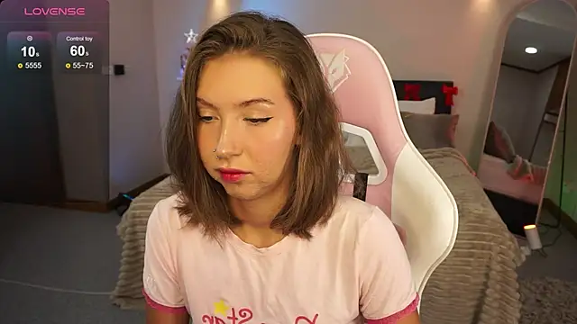 Snapshot of LinaSiren chatting on December 2024 06:46:02 AM LinaSiren online show from December 2024 06:46:02 AM