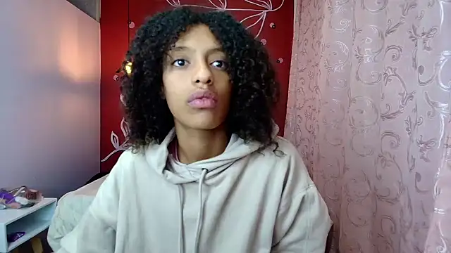 Zia Green online show from February 2025 05:01:01 AM