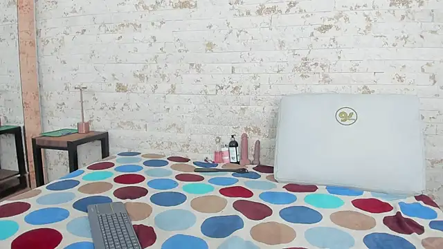 Snapshot of pamela_west chatting on January 2025 08:00:01 PM pamela west online show from January 2025 08:00:01 PM