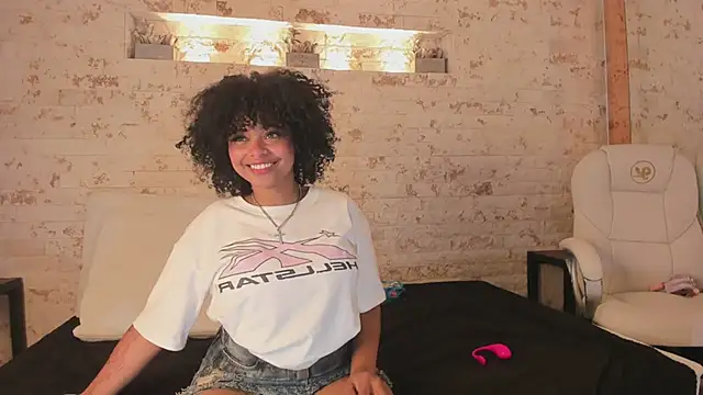 Snapshot of pamela_west chatting on March 2025 08:00:02 PM pamela west online show from March 2025 08:00:02 PM