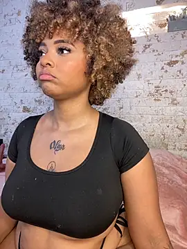 Snapshot of pamela_west chatting on October 2025 06:52:02 PM pamela west online show from October 2025 06:52:02 PM