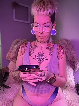 Snapshot of GoldieBakeman chatting on February 2026 06:59:02 PM GoldieBakeman online show from February 2026 06:59:02 PM