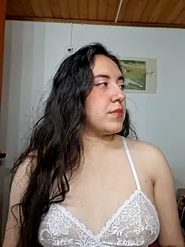 Snapshot of Emi_chik chatting on April 2026 03:15:01 AM Emi chik online show from April 2026 03:15:01 AM