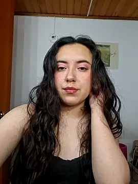 Snapshot of Emi_chik chatting on May 2026 04:39:02 AM Emi chik online show from May 2026 04:39:02 AM