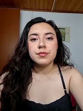 Snapshot of Emi_chik chatting on May 2026 06:00:02 AM Emi chik online show from May 2026 06:00:02 AM