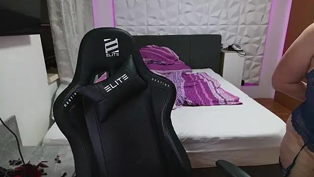 AmazingCurvy online show from January 2025 07:21:01 PM