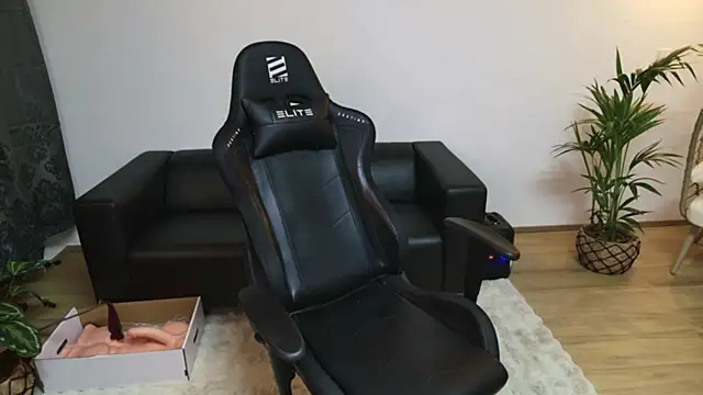 AmazingCurvy online show from March 2025 10:38:01 PM