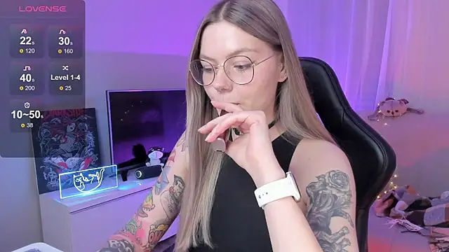 Snapshot of Marta_May_ chatting on September 2025 04:00:02 PM Marta May online show from September 2025 04:00:02 PM