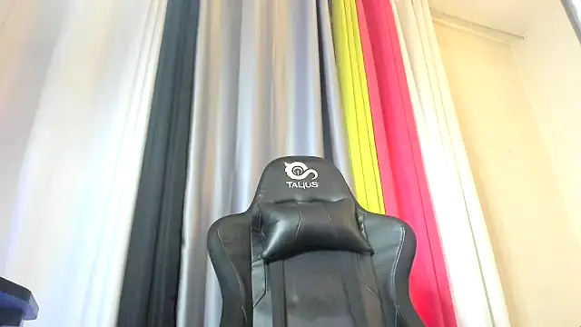 Snapshot of SlutyMaya4k chatting on March 2025 07:11:01 AM SlutyMaya4k online show from March 2025 07:11:01 AM