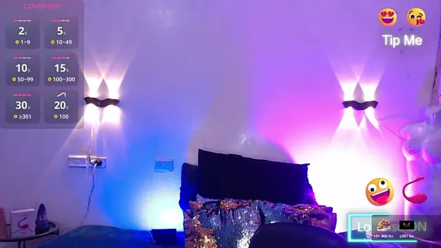 Emili Roux online show from November 2025 12:27:01 PM