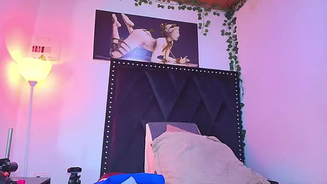 dafne queenn online show from November 2025 12:48:02 PM