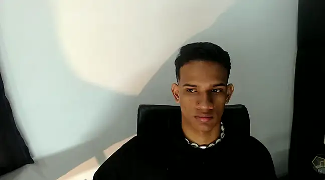 AbrahanBratz online show from December 2024 01:06:01 PM