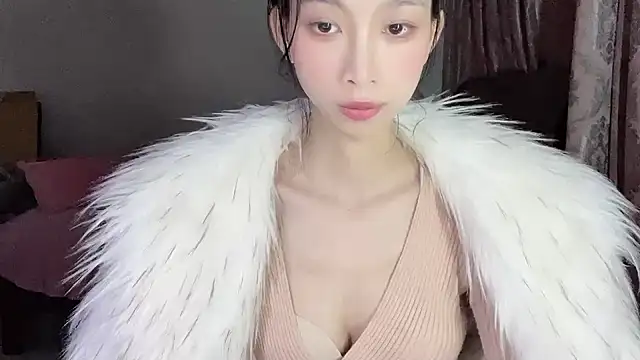 Lili-2 online show from February 2025 03:43:01 PM