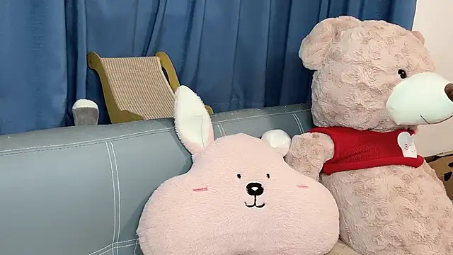 Lili-2 online show from October 2025 05:46:01 PM