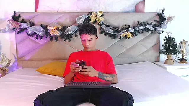 Edward Milleer online show from December 2024 03:04:01 AM