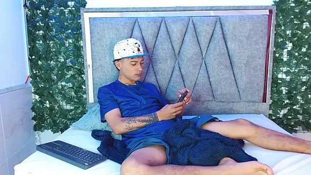 Edward Milleer online show from December 2024 04:09:01 PM