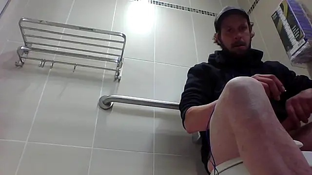 Snapshot of axelongshaft69 chatting on January 2026 12:26:01 AM axelongshaft69 online show from January 2026 12:26:01 AM