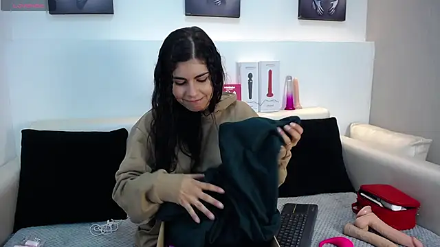 Melodi Roux online show from April 2026 01:44:02 PM