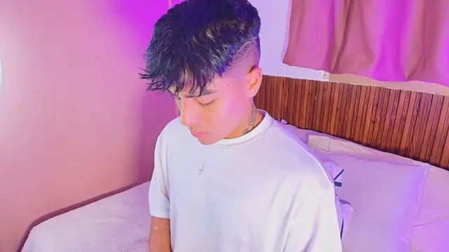 kiing azahell online show from March 2026 09:41:01 PM