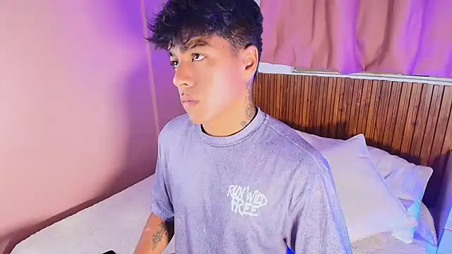 kiing azahell online show from April 2026 02:42:01 AM