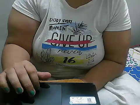 Snapshot of Queen_of_boobs01 chatting on January 2025 04:54:02 PM Queen of boobs01 online show from January 2025 04:54:02 PM