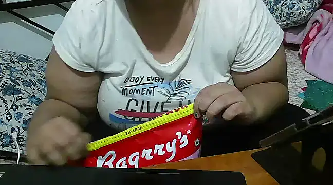 Snapshot of Queen_of_boobs01 chatting on February 2025 06:40:02 PM Queen of boobs01 online show from February 2025 06:40:02 PM