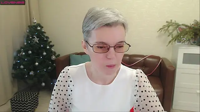Snapshot of Cutie_Erikaa1 chatting on December 2024 02:35:02 AM Cutie Erikaa1 online show from December 2024 02:35:02 AM