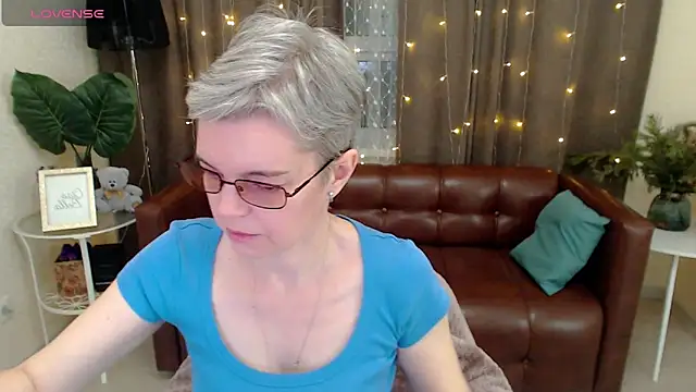 Snapshot of Cutie_Erikaa1 chatting on December 2024 02:36:02 AM Cutie Erikaa1 online show from December 2024 02:36:02 AM