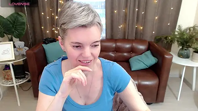 Snapshot of Cutie_Erikaa1 chatting on December 2024 05:33:02 AM Cutie Erikaa1 online show from December 2024 05:33:02 AM