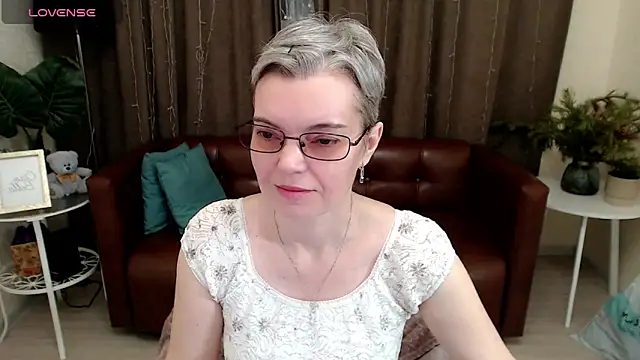 Snapshot of Cutie_Erikaa1 chatting on January 2025 02:35:02 AM Cutie Erikaa1 online show from January 2025 02:35:02 AM