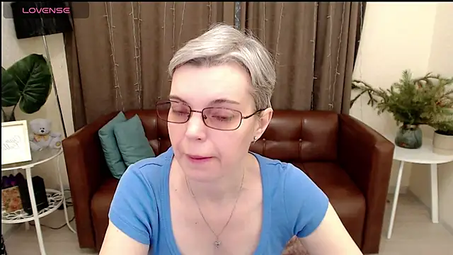 Snapshot of Cutie_Erikaa1 chatting on January 2025 01:41:01 AM Cutie Erikaa1 online show from January 2025 01:41:01 AM