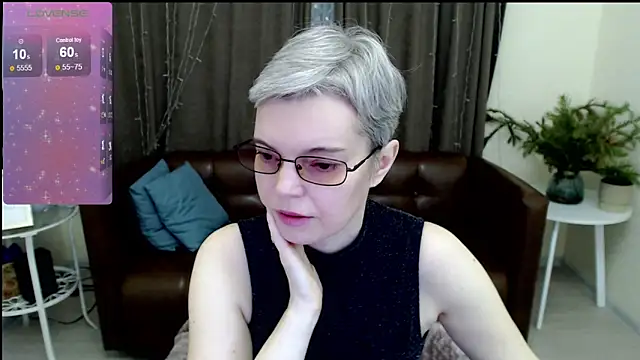 Snapshot of Cutie_Erikaa1 chatting on January 2025 01:53:02 AM Cutie Erikaa1 online show from January 2025 01:53:02 AM