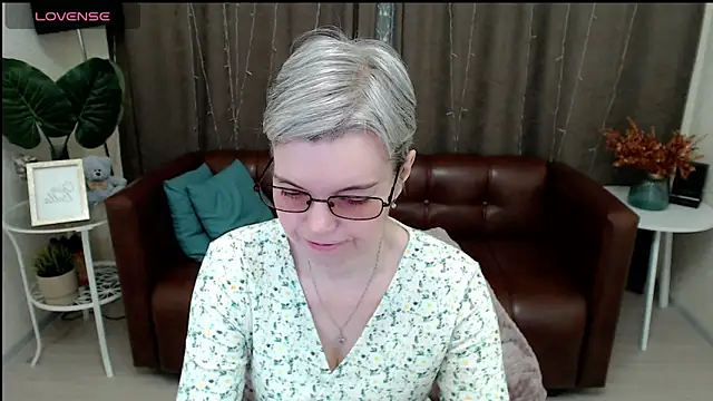 Snapshot of Cutie_Erikaa1 chatting on January 2025 02:37:02 AM Cutie Erikaa1 online show from January 2025 02:37:02 AM