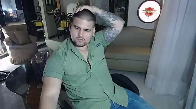 Snapshot of pitbullveryhot chatting on February 2025 03:42:01 AM pitbullveryhot online show from February 2025 03:42:01 AM