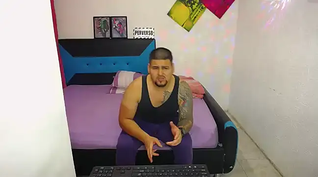 Snapshot of pitbullveryhot chatting on March 2025 12:00:02 AM pitbullveryhot online show from March 2025 12:00:02 AM