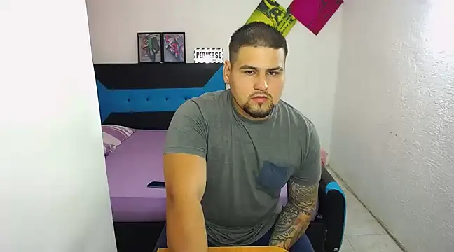 Snapshot of pitbullveryhot chatting on March 2025 11:26:01 PM pitbullveryhot online show from March 2025 11:26:01 PM