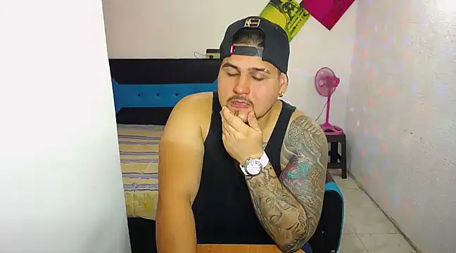 Snapshot of pitbullveryhot chatting on March 2025 06:37:02 AM pitbullveryhot online show from March 2025 06:37:02 AM