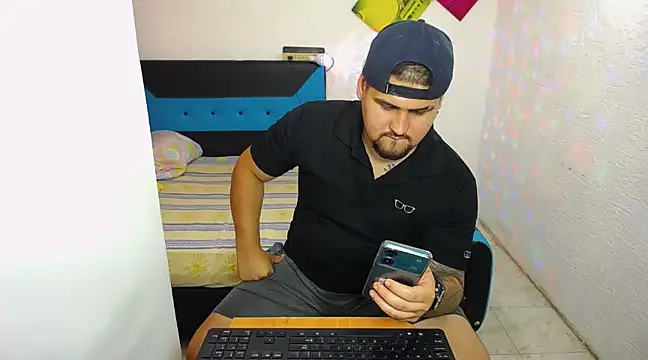 Snapshot of pitbullveryhot chatting on March 2025 06:14:02 AM pitbullveryhot online show from March 2025 06:14:02 AM